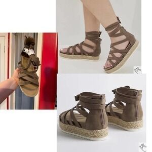 Torrid  10WW New Strappy Faux Suede Taupe Open Toe 1.5" Platform Sandals‎ Shoes